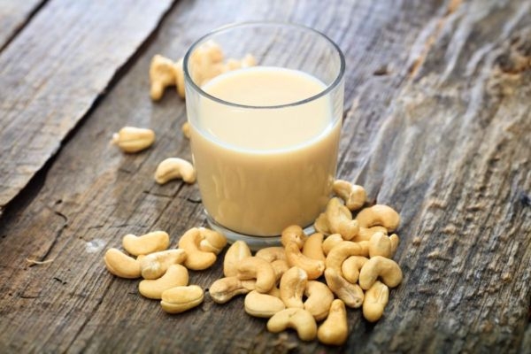 6 Amazing Health Benefits Of Cashew Milk ..!