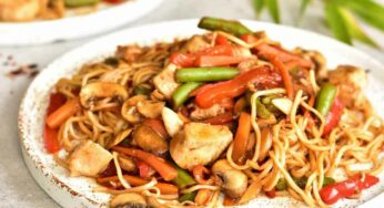 Chicken Noodles : చికెన్ నూడుల్స్‌ను ఇలా చేశారంటే.. అస‌లు ఫాస్ట్‌ఫుడ్ సెంట‌ర్ వైపు వెళ్ల‌రు..