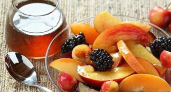 Honey And Fruits : షుగ‌ర్ ఉన్న‌వాళ్లు తేనె తీసుకోవ‌చ్చా.. పండ్లు తిన‌వ‌చ్చా.. తీసుకుంటే ఏం జ‌రుగుతుంది..?