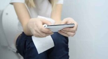 Phone Use In Toilet : టాయిలెట్‌కు స్మార్ట్‌ఫోన్‌ను తీసుకెళ్తున్నారా..? అయితే జాగ్రత్త..!