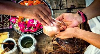 Theertham And Prasadam In Temple : గుళ్లో తీర్థం, ప్రసాదం తీసుకునేటప్పుడు.. అస్సలు ఈ తప్పులని చెయ్యకండి.. మహాపాపం..