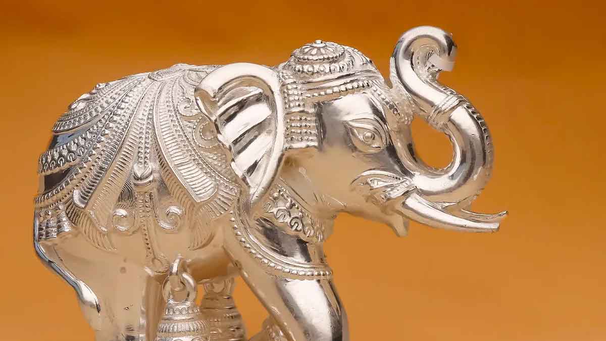 putting silver elephant in home gives many wonderful results 
