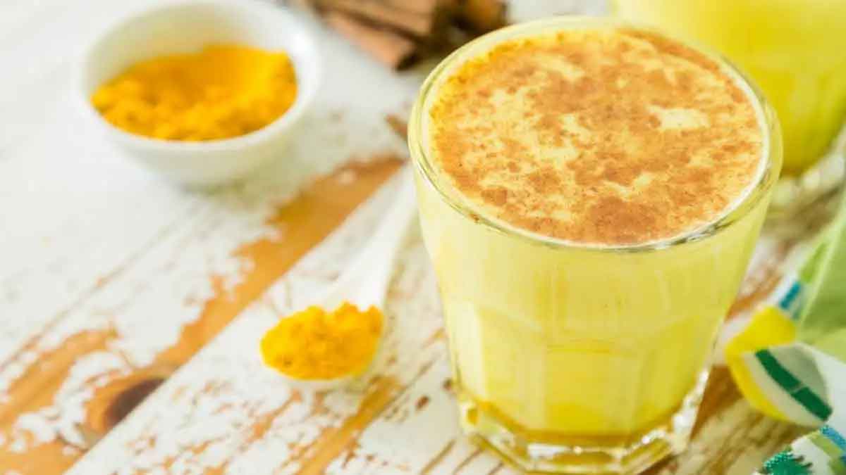 drink turmeric milk in the night in winter 