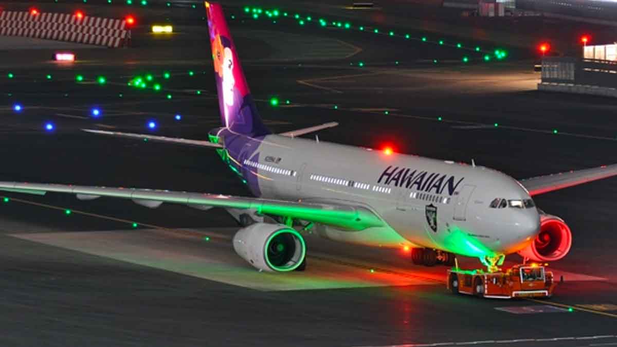 do you know why aeroplanes have red and green lights 