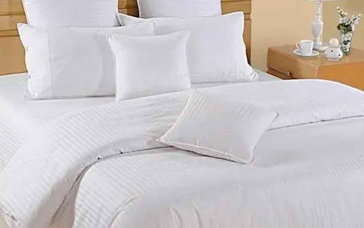 why bed sheets and beds have white color in hotels 