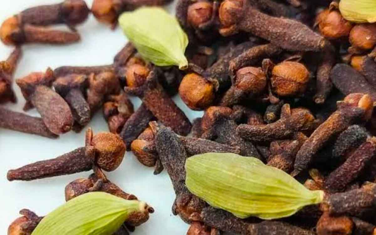 many wonderful health benefits with cardamom and cloves 