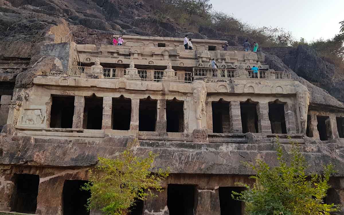 do you know about undavalli caves 