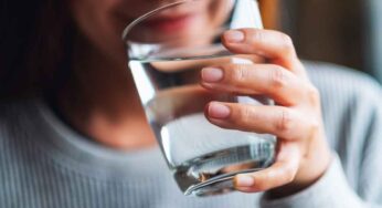 ఈ ల‌క్షణాలు మీలో క‌నిపిస్తున్నాయా.. అయితే నీళ్ల‌ను అతిగా తాగుతున్నార‌ని అర్థం..