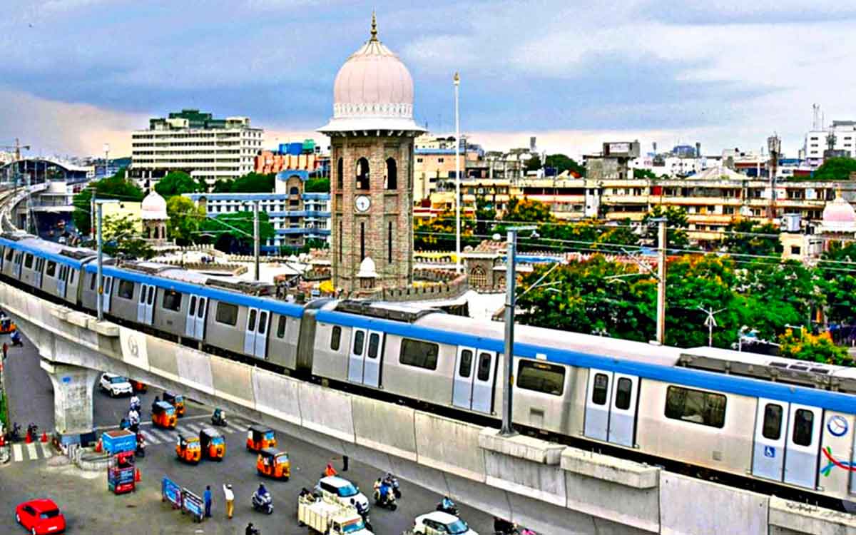 what is the per month cost living in hyderabad for middle class family 