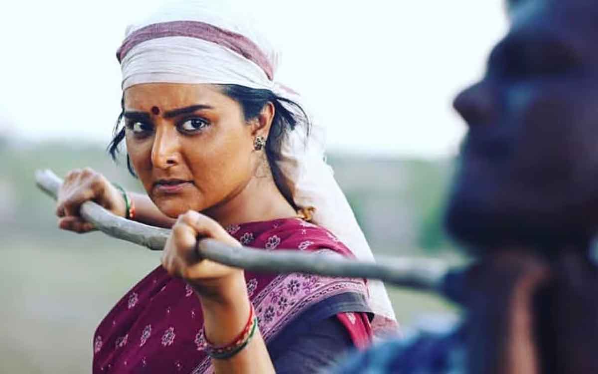 have you identified manju warrior in this pic 