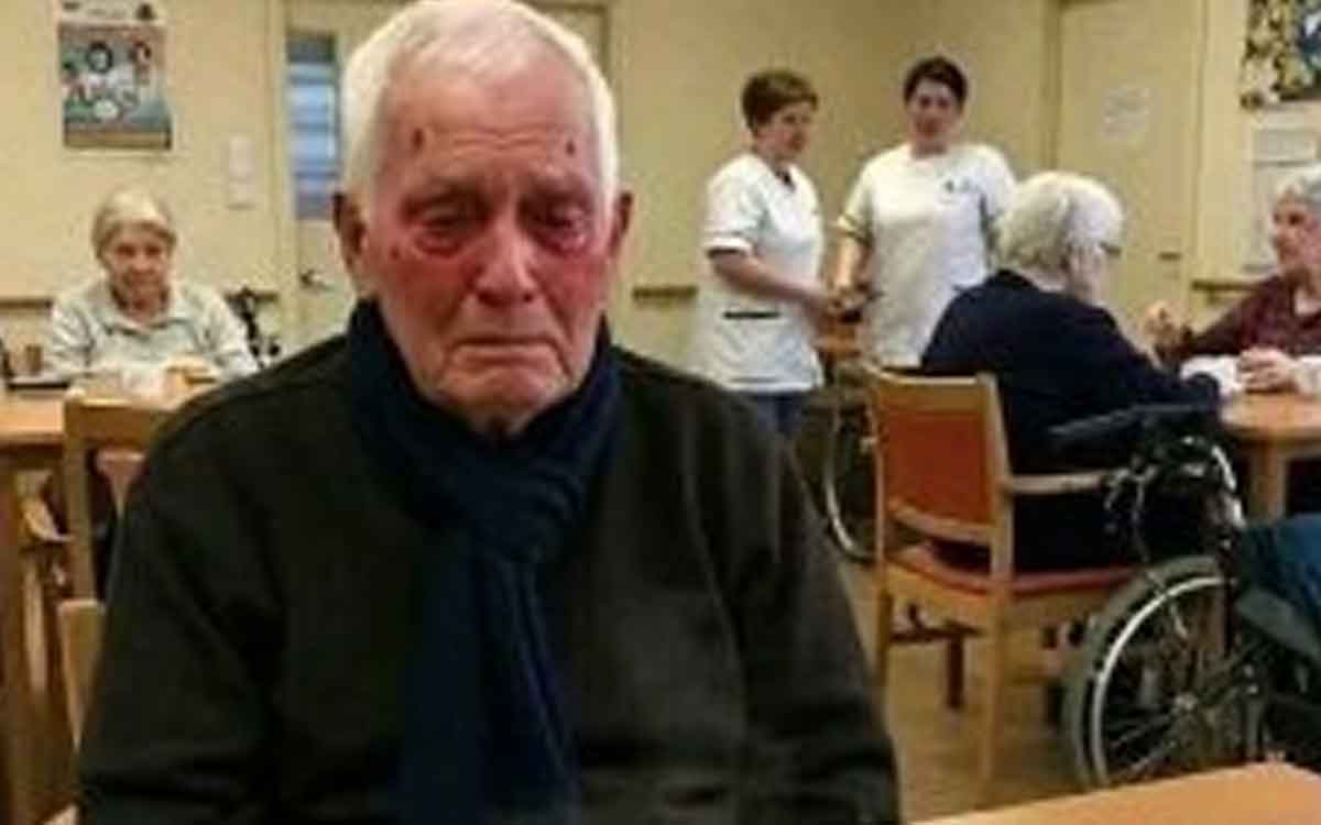 and old man telling about him self 