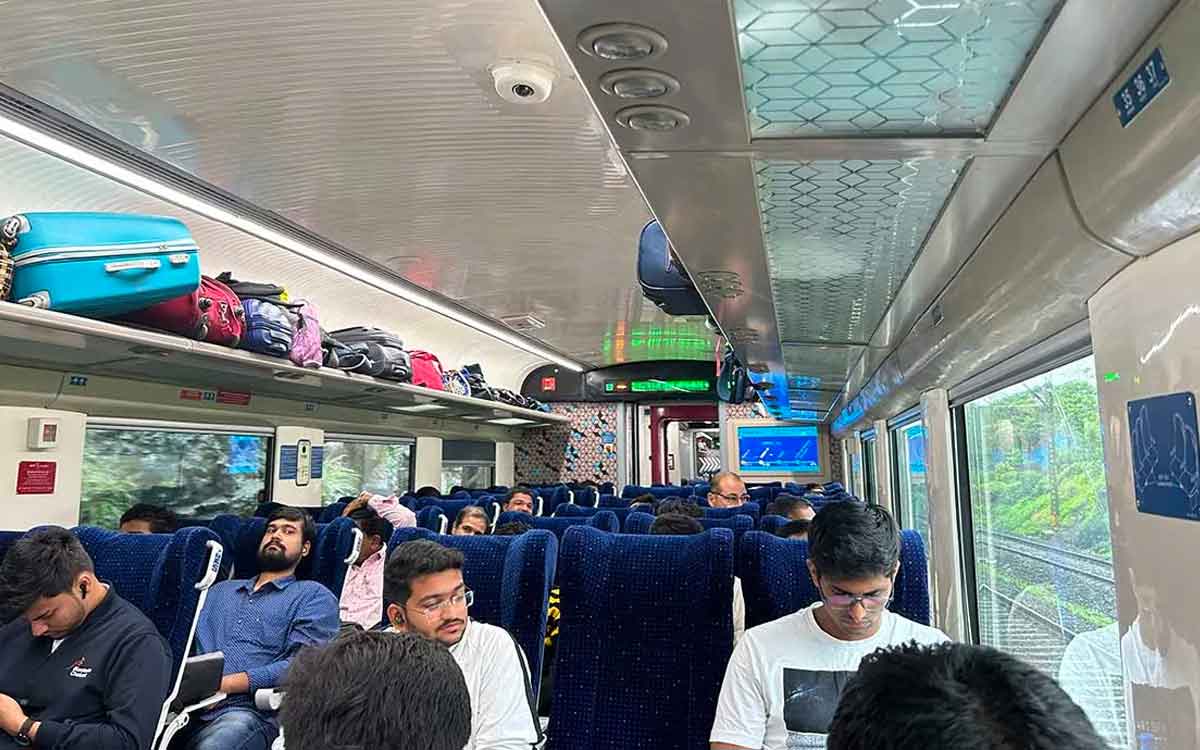 how is vande bharat train express journey 