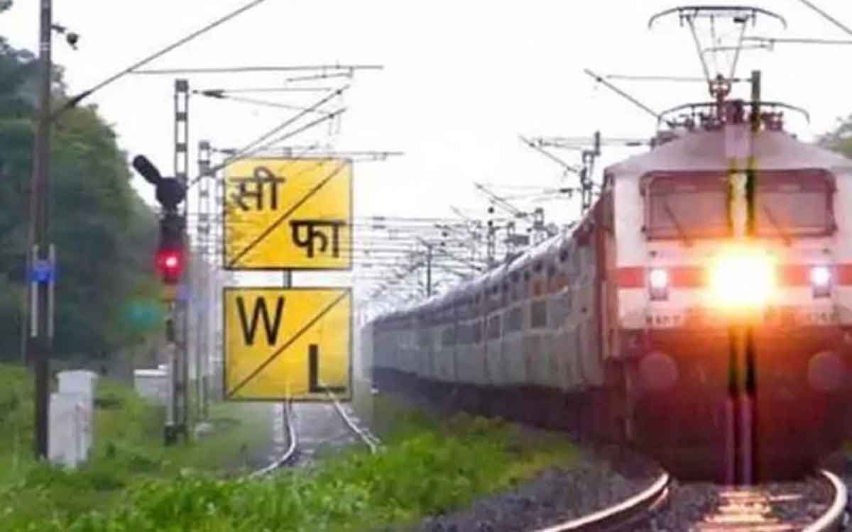 what is the meaning of wl on boards beside railway tracks 