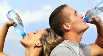 నీళ్ల‌ను స‌రైన మోతాదులో తాగ‌డం లేదా.. అయితే జాగ్ర‌త్త‌..