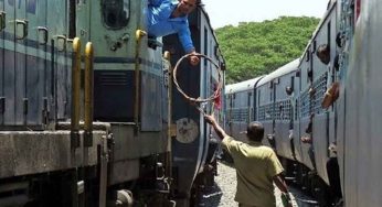 రైల్వే ఉద్యోగికి ఇలా స్టేషన్ వ‌చ్చిన‌ప్పుడు ఒక రింగును అందిస్తారు.. ఎందుక‌ని..?