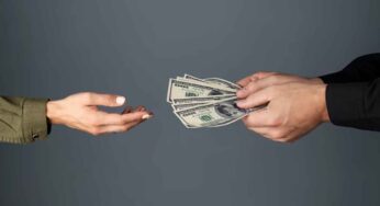 ఈ పొర‌పాట్ల‌ను మీరు కూడా చేస్తున్నారా..? అయితే మీ ఇంట్లో ధ‌నం నిల‌వ‌దు జాగ్ర‌త్త‌..!