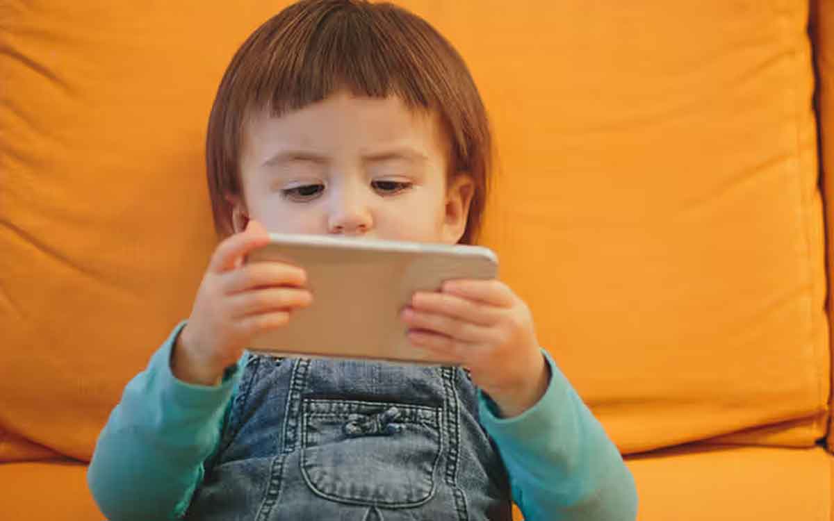 if you are giving phones to kids while eating then know this 