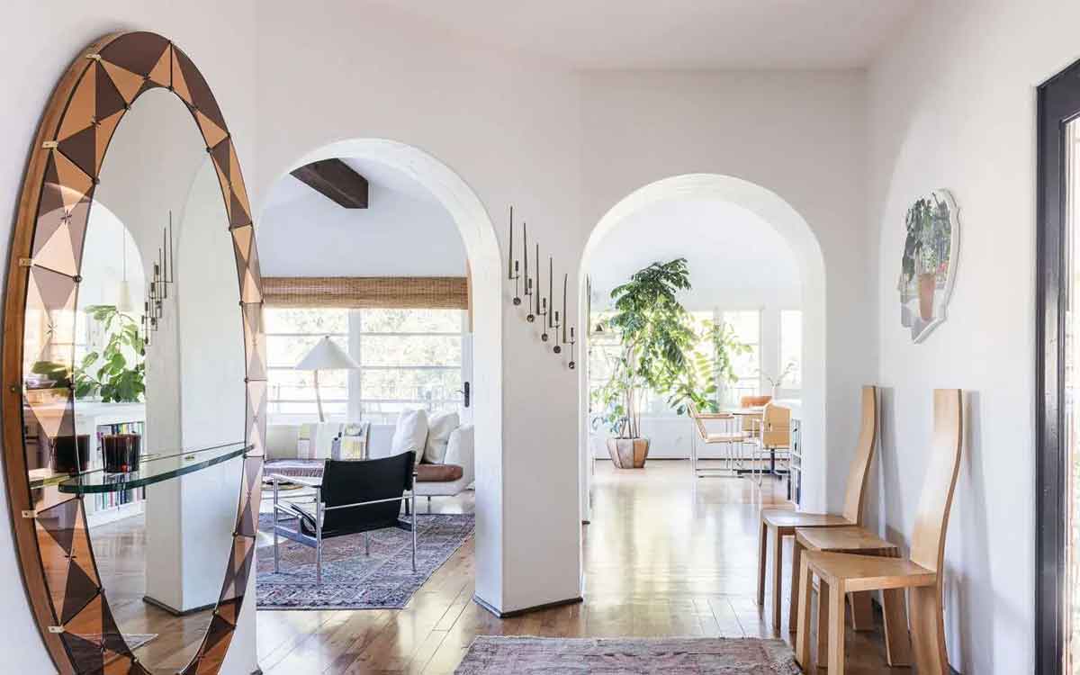 in which direction you have to put mirrors in your home 