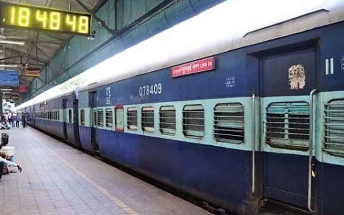 do you know why train windows have horizontal lines 
